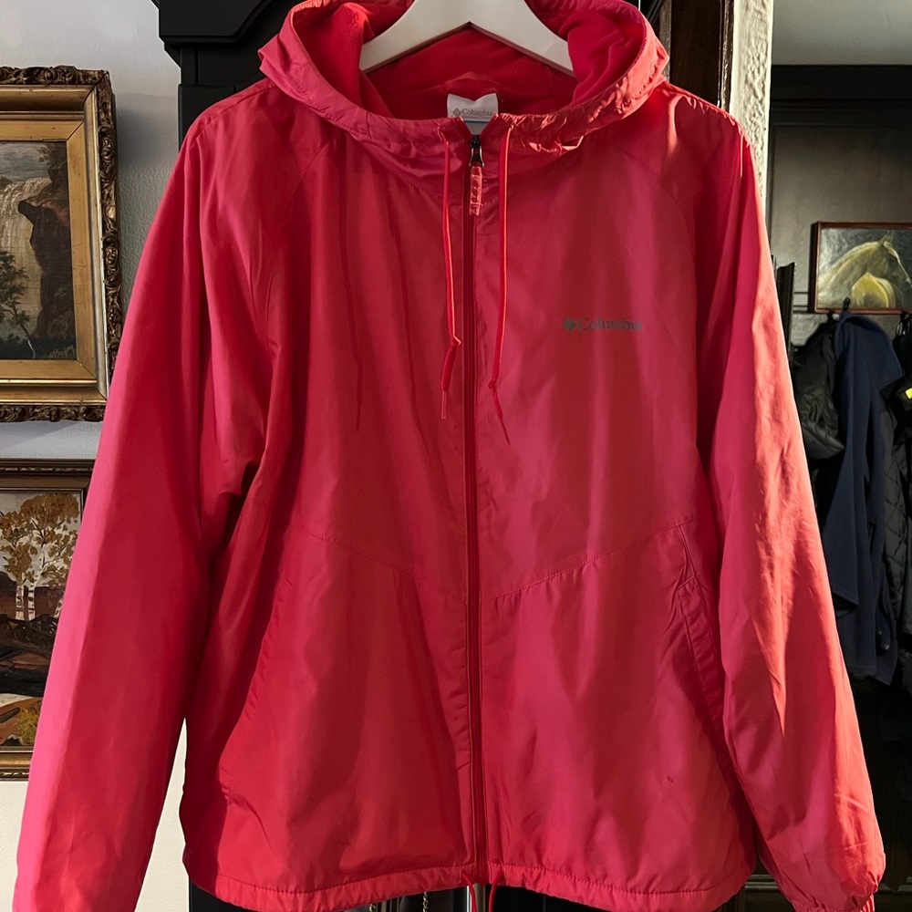 Columbia Women’ Pink Hooded Windbreaker Jacket with fleece lining